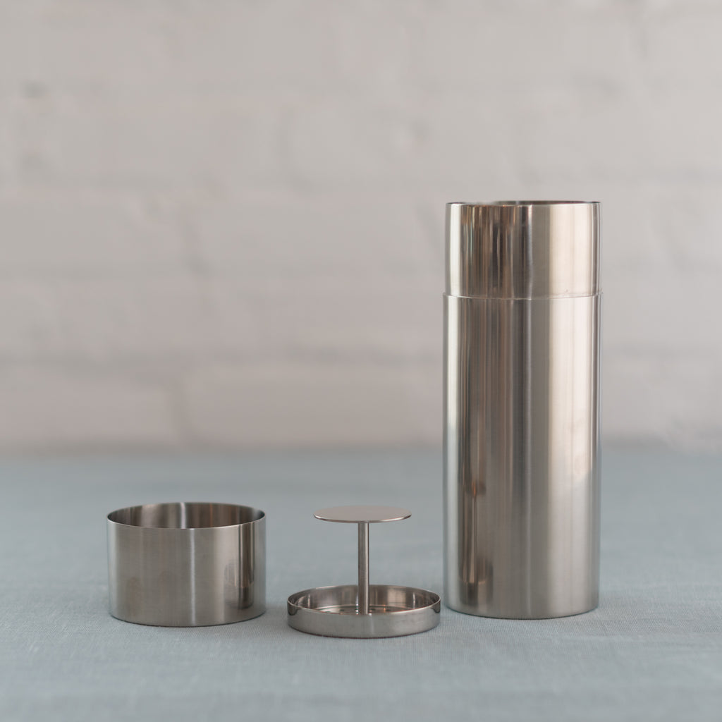 arne jacobsen-cocktail shaker-danish design-modern design- minimalist cocktail shaker-cylinda line-stelton shaker-scandinavian design